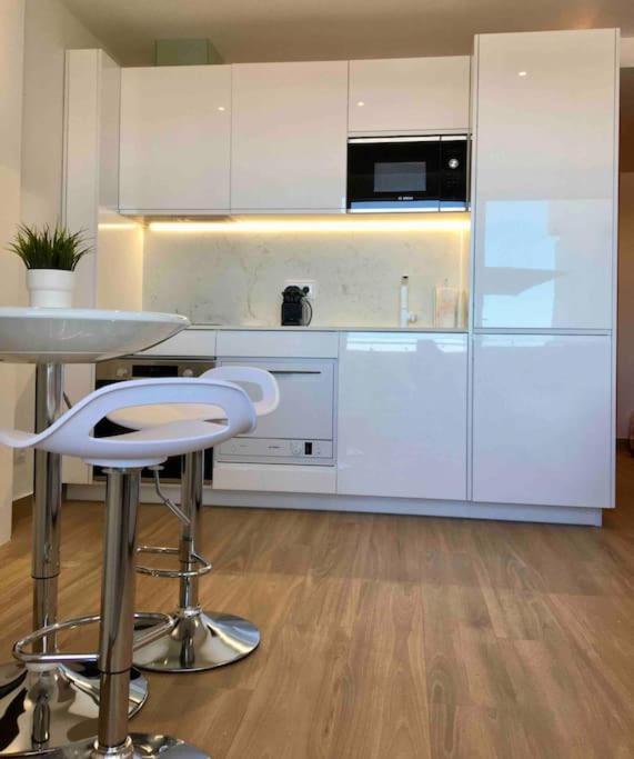 Great Sea View Apartment, Near The Beach, With Ac And Pools Appartement